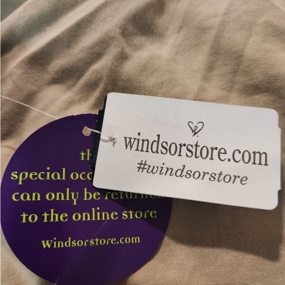 Women’s Burgundy Windsor Dress - Picture 7 of 8